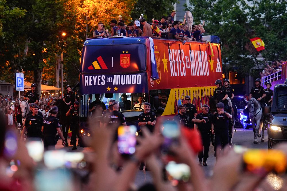 España volvió a casa con la Copa del Mundo y desató una fiesta histórica en Madrid