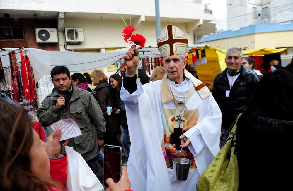 El cardenal Mario Poli aseguró durante la homilía que que el pan que alimenta nuestra vida diariamente se hace más inalcanzable a causa de la inflación asfixiante.