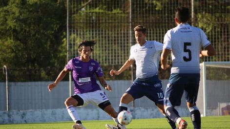 El volante Daniel Imperiale es pieza clave pora Gabriel Gómez en su esquema. / Gentileza: Prensa Villa Dalmine.