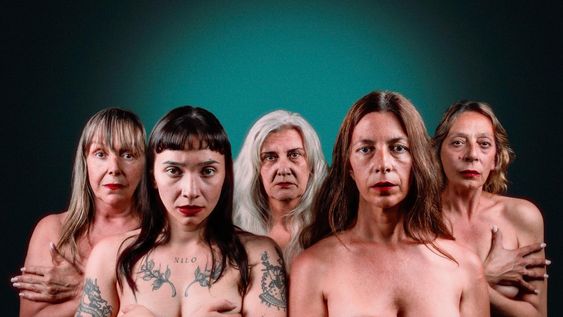La obra está protagonizada por cinco mujeres, todas con roles principales.