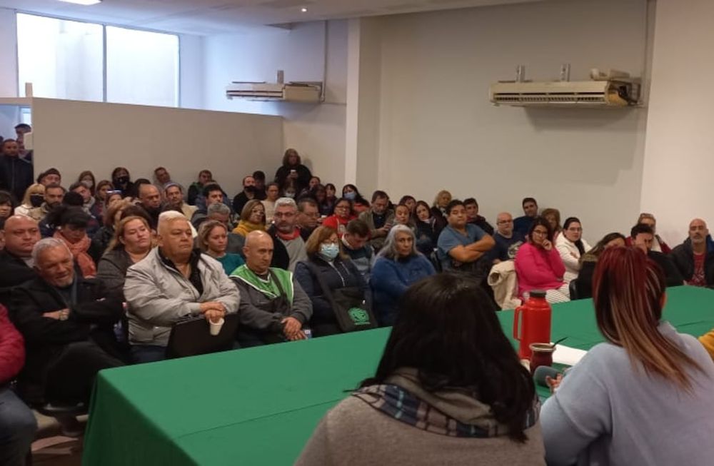 ATE Mendoza y la palabra de Adriana Iranzo y Roberto Macho