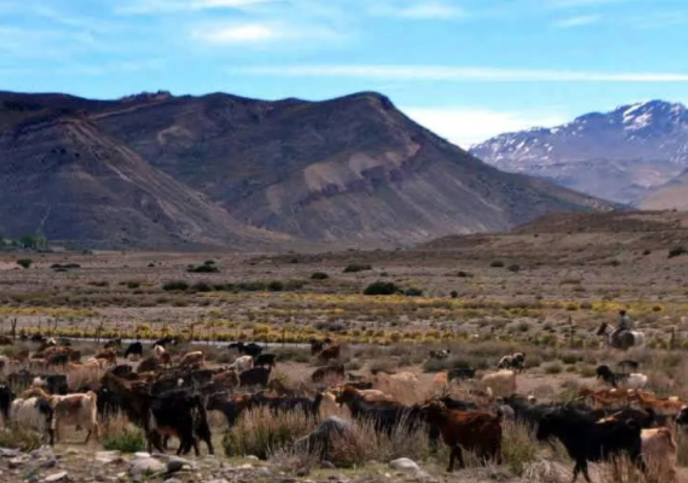 El pueblito de montaña que iba a desaparecer bajo el agua y hoy pelea por ser el mejor en la ONU