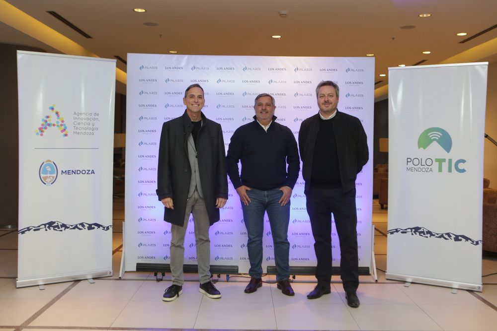 Mendoza Plaza Alışveriş Merkezi'nden Alberto Aguiló, Andrés Zavatieri ve Axel Maldonado.