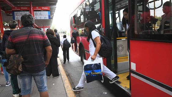 Aumento del boleto de transporte público de pasajeros Foto: José Gutierrez / Los Andes