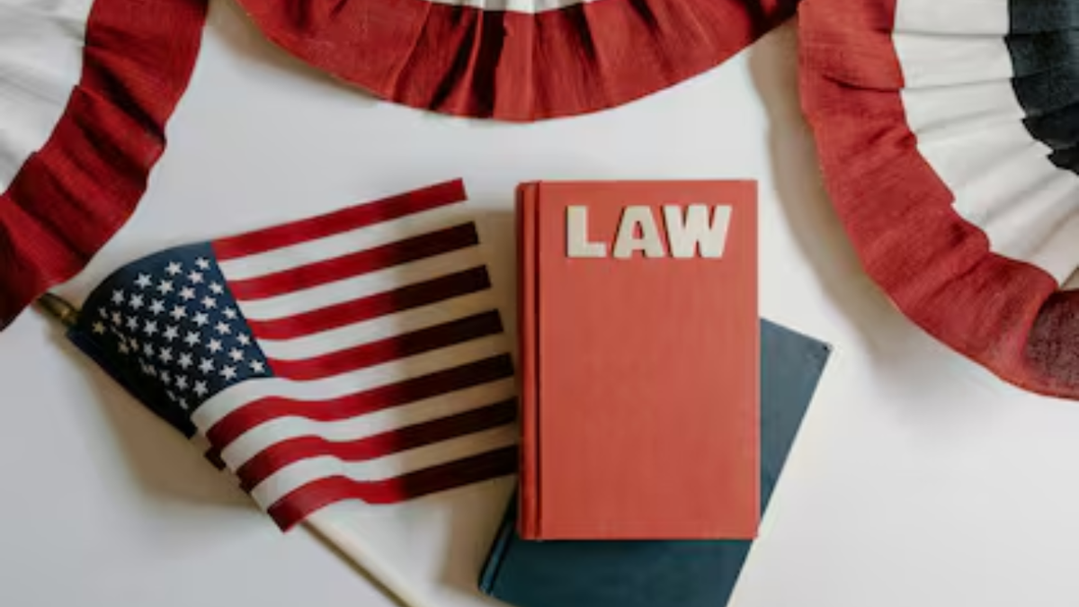 Prohibido dormir en fábricas de queso y otras 49 leyes absurdas que siguen vigentes en Estados Unidos