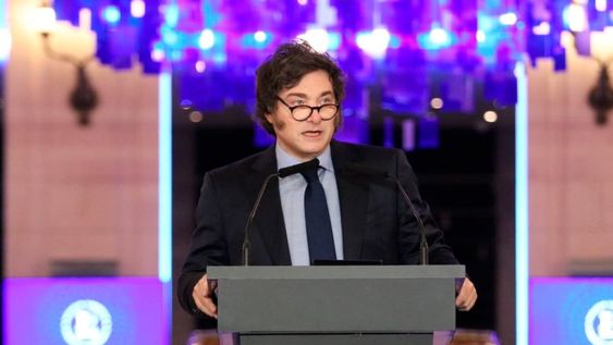 El Presidente Javier Milei encabezó el acto donde se oficializó la denominación del ex Palacio de Correos como “Palacio Libertad Centro Cultural Domingo Faustino Sarmiento”. Foto: Difusión Presidencial