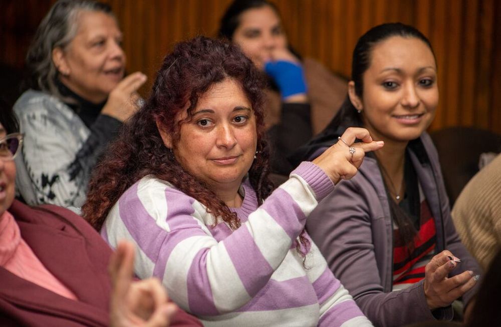 Continúan los cursos de lengua de señas en la Ciudad