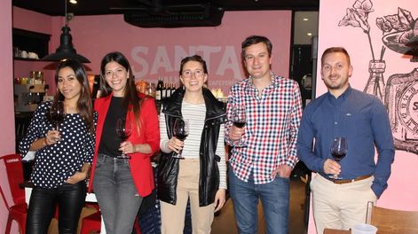 Evelyn Oliva, Florencia Afranllie, Josefina Vicchi, Rogelio Rabino y Seba Sarcinella.