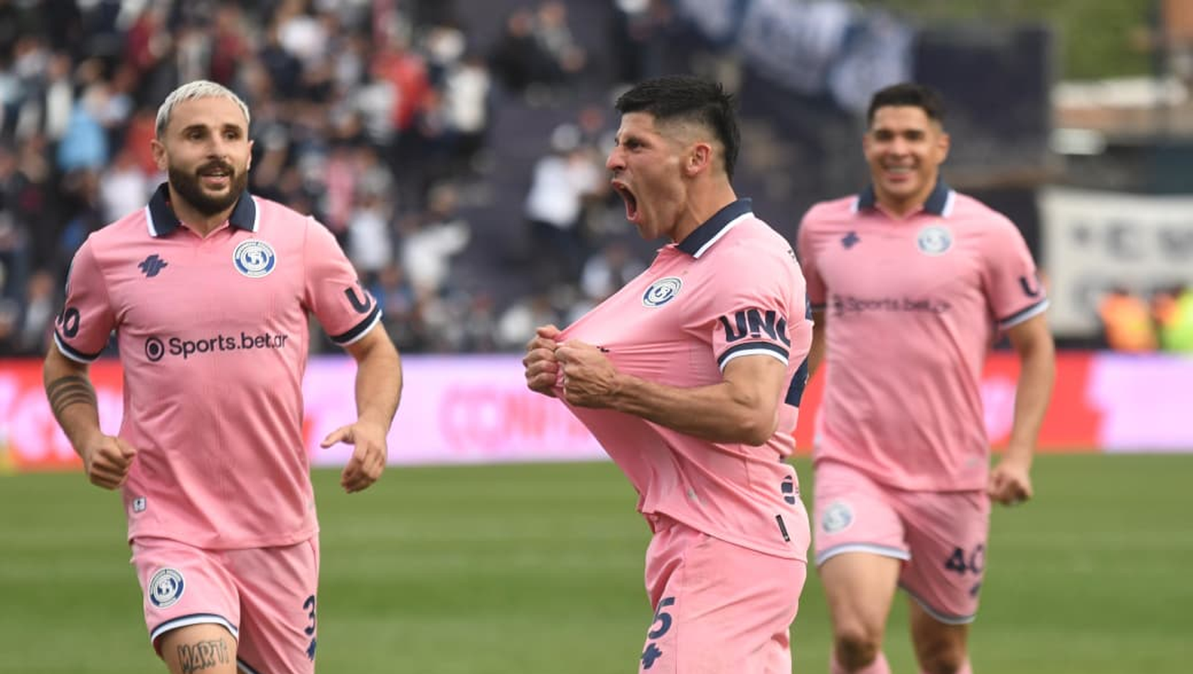 En el inicio del segundo tiempo, José Florentín con un golazo puso en ventaja a los Azules.