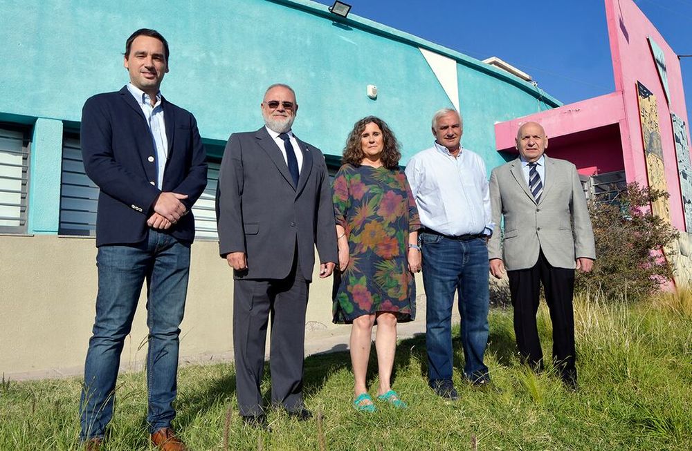 La ministra de Salud de la provincia de Mendoza, Ana María Nadal, junto a José Federico López, presidente de la Clínica de Cuyo, el  Dr. Roberto Miatello, decano de la Facultad de Medicina de la Universidad Nacional de Cuyo; el Dr. José Lodovico, presidente del Círculo Médico de Mendoza (Cimesa) y el Lic. Rodolfo Montero, gerente general de la Fundación Escuela Medicina Nuclear (Fuesmen). Foto: Orlando Pelichotti