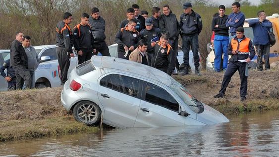 Ebrio volcó en un canal, se fue a dormir pero se olvidó de su amigo que murió ahogado