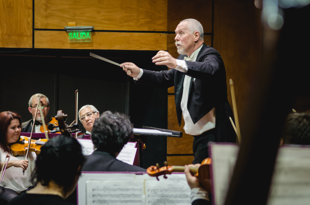 El maestro Javier Logioia Orbe dirigirá la Orquesta Sinfónica de la UNCuyo.