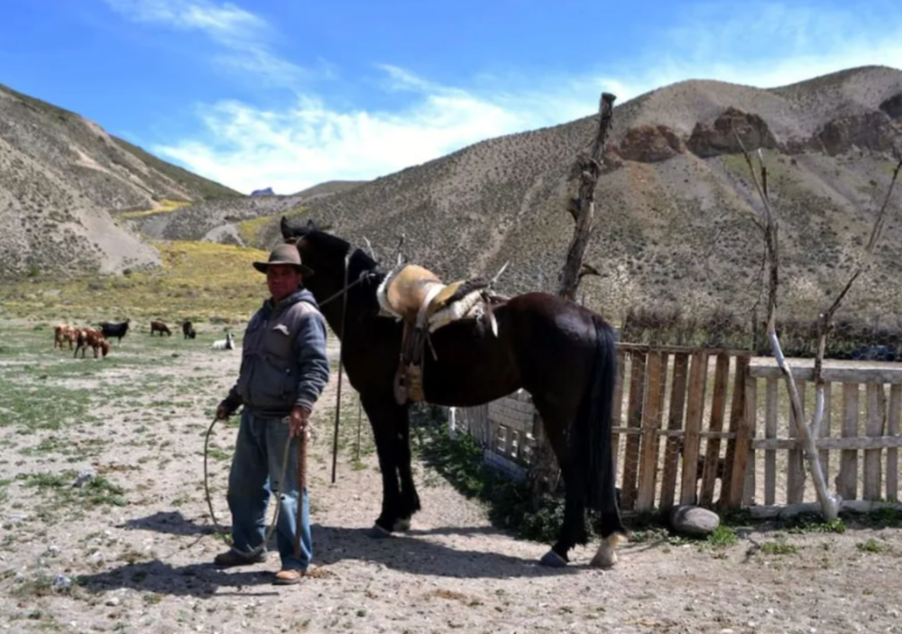 El pueblito de montaña que iba a desaparecer bajo el agua y hoy pelea por ser el mejor en la ONU