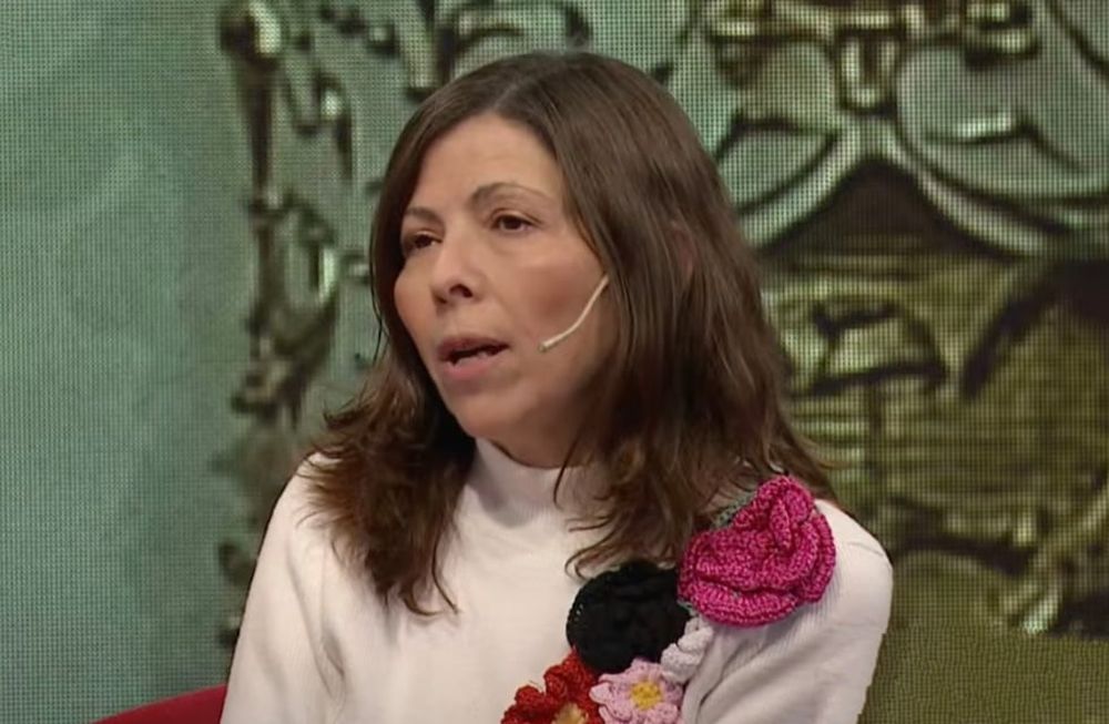 La ministra de Economía confrontó la posibilidad de viajar al exterior con la generación de trabajo en el país.
