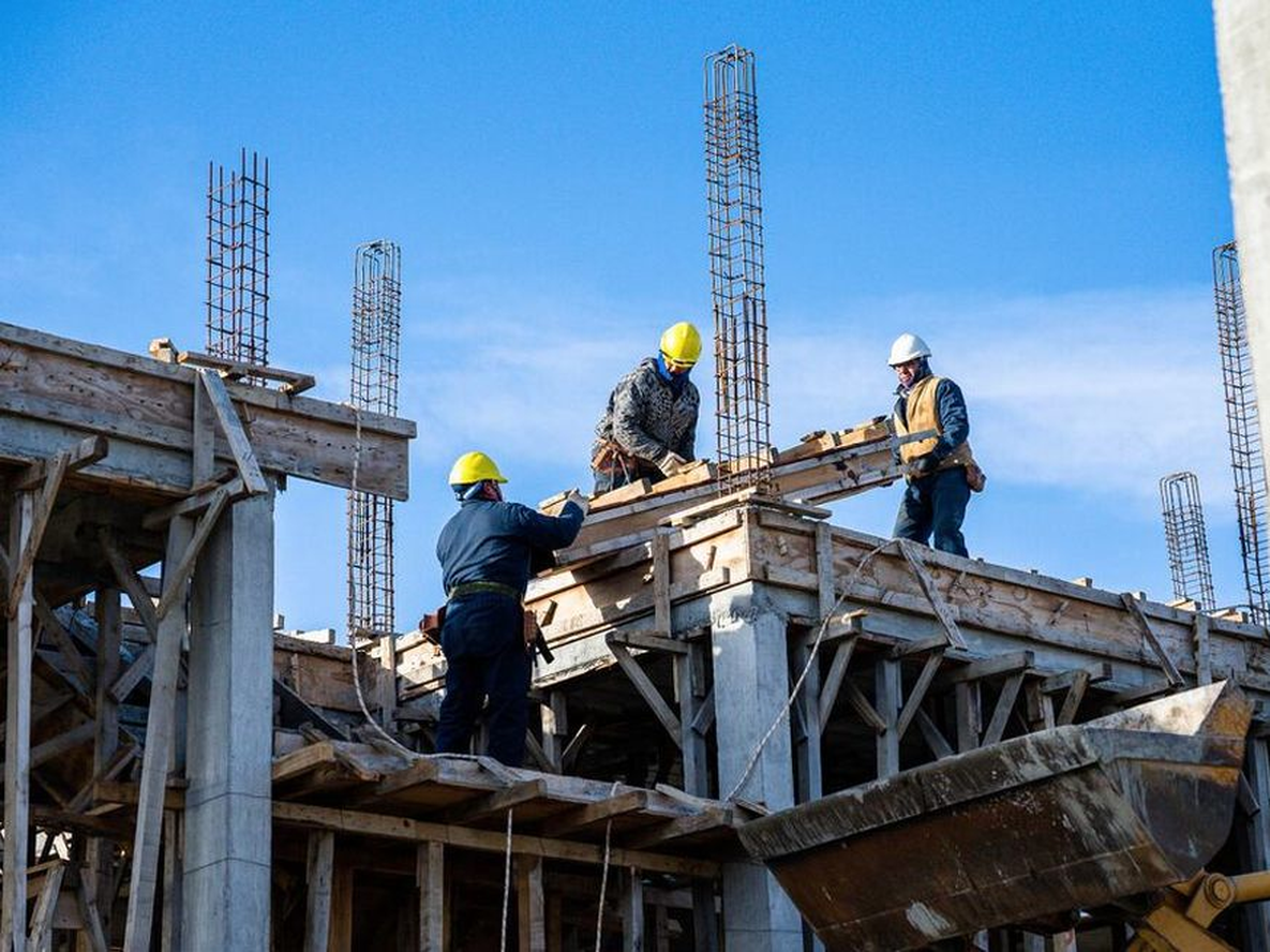 La construcción y la industria marcaron una caída en noviembre