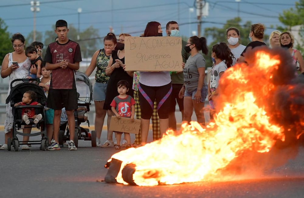 La Cámpora le está propinando al Presidente las mismas humillaciones que padeció el ex presidente Héctor Cámpora por parte de Juan Perón. / Foto: Orlando Pelichotti / Los Andes