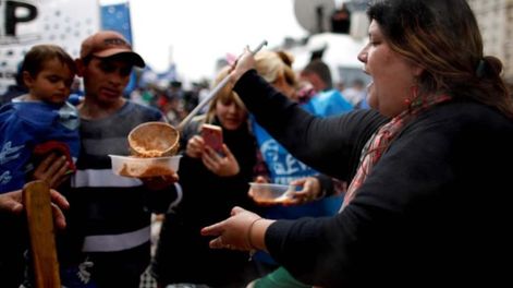 En la actualidad, Venezuela se muere de hambre, se ahoga en la corrupción, y por lo menos cinco millones de venezolanos han huido del país.