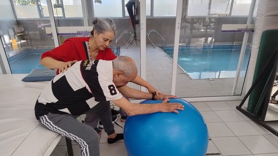 reconocimiento internacional al hospital el carmen por su excelencia en el tratamiento del acv
