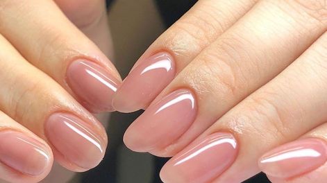 Manicura coreana: de qué se trata esta tendencia viral en uñas.
