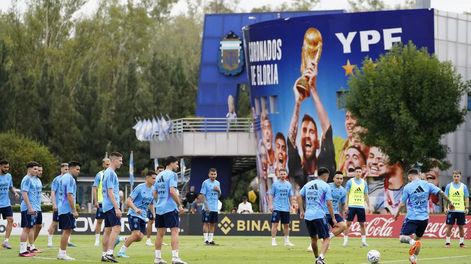 Entrenamiento de la Selección Argentina en el predio de Ezeiza antes del amistoso con Panamá. / Clarín