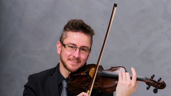 Octavio Bianchi Godoy. Académico y popular, Octavio es uno de los violinistas de más proyección en Argentina.