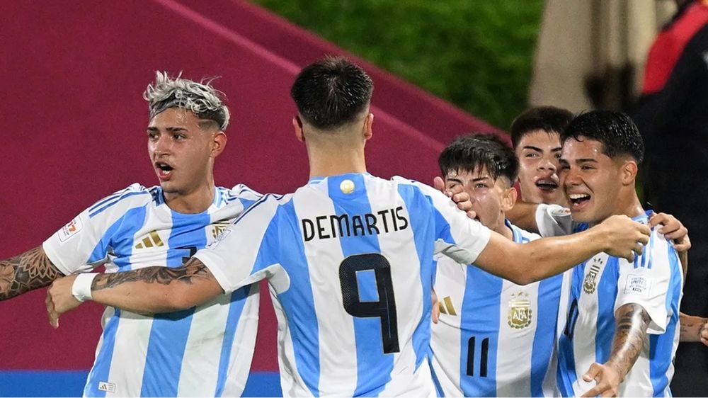 Los pibes argentinos celebraron un nuevo triunfo y la clasificación a la próxima ronda del torneo.