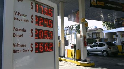 Aumento de precios de combustibles en Shell (Colón y España) Foto: Orlando Pelichotti / Los Andes