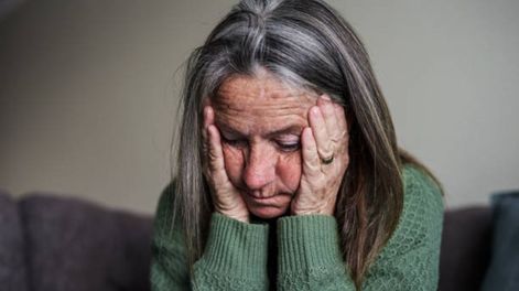 Según la psicología, las personas de 60 y 70 años atraviesan estas 9 batallas silenciosas.