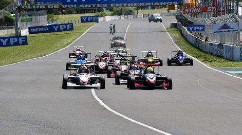 La Fórmula Renault 2.0 sale en busca de los jóvenes valores del automovilismo.