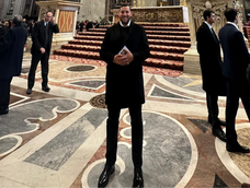 Es mendocino, leyó en tres misas en el Vaticano frente al Papa Francisco e hizo 4 horas de fila para despedirlo. | Foto: Gentileza