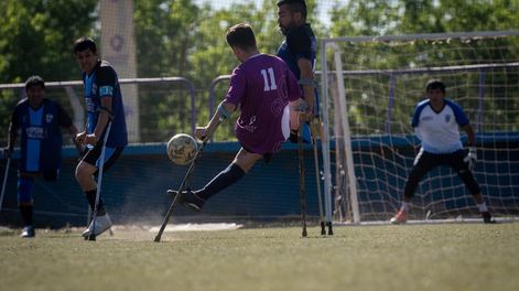 Los Andes | Liga Nacional de Fútbol de Amputados.En el polideportivo del Barrio de la Gloria se disputó la tercera fecha entre Los Cóndores y Los Leones de Tucumán. Fotos: Ignacio Blanco / Los Andes