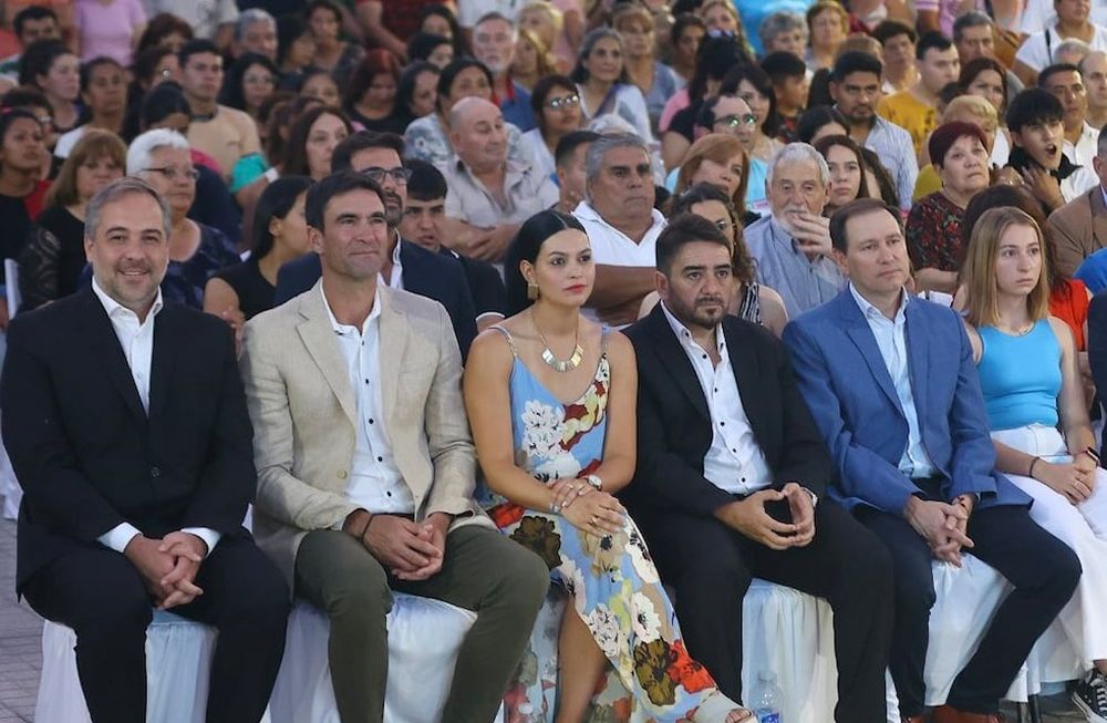Los intendentes Matías Stevanato (Maipú), Emir Andraos (Tunuyán), Flor Destéfanis (Santa Rosa) y Fernando Ubieta (La Paz)  junto al exjefe comunal saliente de Lavalle, Roberto Righi. Foto: @MatiasStevanato