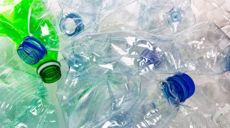 Recicla las botellas de plástico.