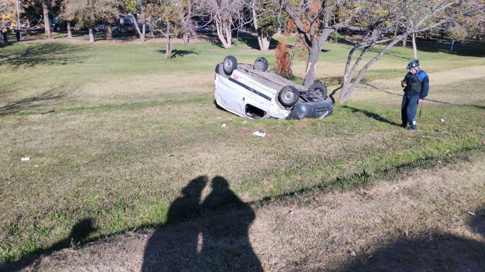 Conducía alcoholizado, chocó y provocó un doble vuelco en Guaymallén.