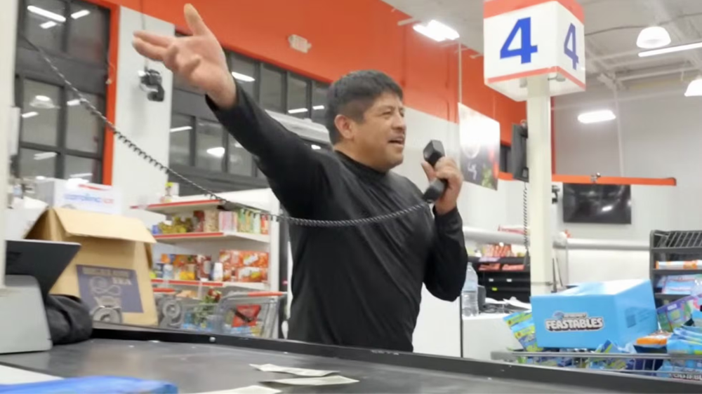 Juan García, de 56 años fue uno de los ganadores del reto extremo del supermercado de Mr. Beast.