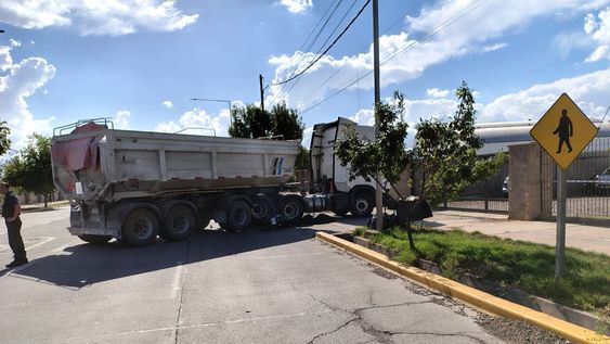 Un motociclista murió tras chocar contra un camión en Maipú.&nbsp;