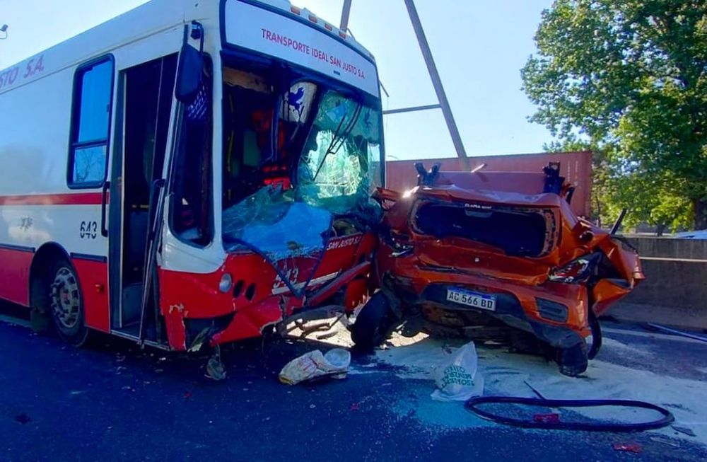 Choque múltiple en la autopista Dellepiane, Villa Lugano / Gentileza