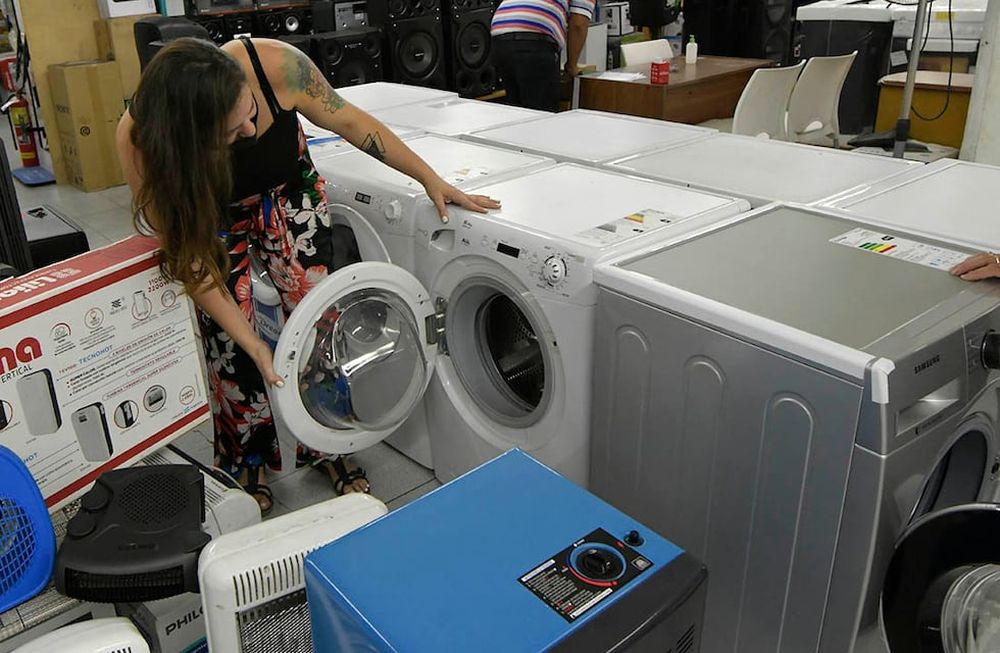 El Banco Nación lanzará dos días para la compra de heladeras y lavarropas en hasta 36 cuotas sin interés. Foto: Orlando Pelichotti / Los AndesEl Banco Nación lanzará dos días para la compra de heladeras y lavarropas en hasta 36 cuotas sin interés. Foto: Orlando Pelichotti / Los AndesFoto: Orlando Pelichotti / Los Andes