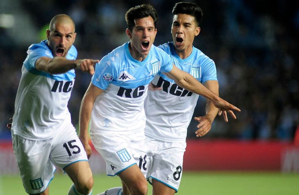 Racing sigue a paso firme y se afirma en la punta de la Superliga