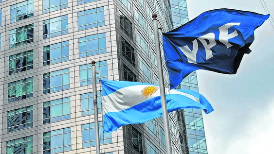 Sigue en pie el fallo que busca embargar bienes por la expropiación de YPF
