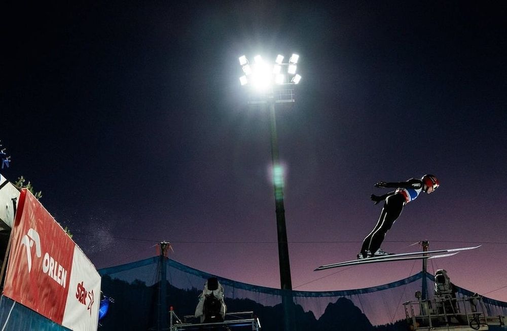 Polémica por los premios en torneo de salto de esquí en Alemania.