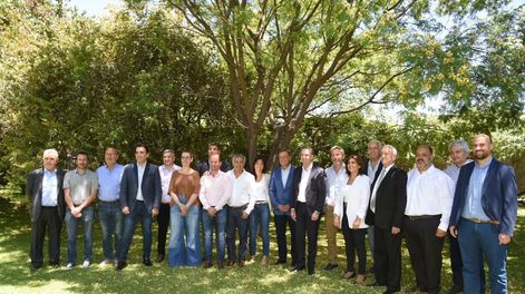 Los Andes | La residencia oficial fue la sede del encuentro entre los dirigentes nacionales Miguel Ángel Pichetto (Alternativa Federal), Rogelio Frigerio (MID), con el gobernador Rodolfo Suárez y dirigentes radicales.
