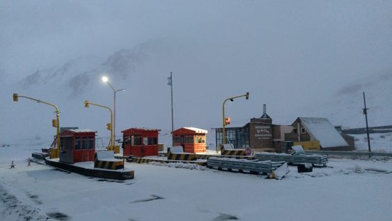 La localidad de Las Cuevas, tapada por la nieve este 15 de julio