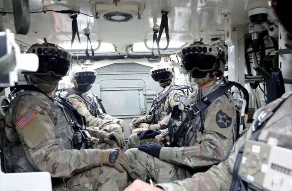 El ejército estadounidense planea distribuir 40 mil gafas inteligentes entre sus soldados, con las cuales podrán ver a través de muros y enlazarse de forma remota a cámaras estratégicas. Foto Ejército de los Estados Unidos.