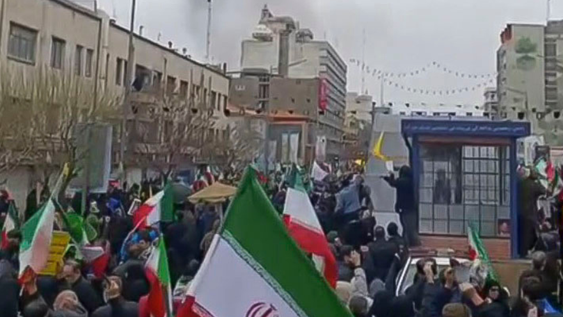 Israel atacó este viernes los alrededores de una manifestación de apoyo a Palestina en la que se encontraban miles de personas en el centro de Teherán, entre ellas el secretario del Consejo Supremo de Seguridad Nacional, Ali Lariyani.&nbsp;