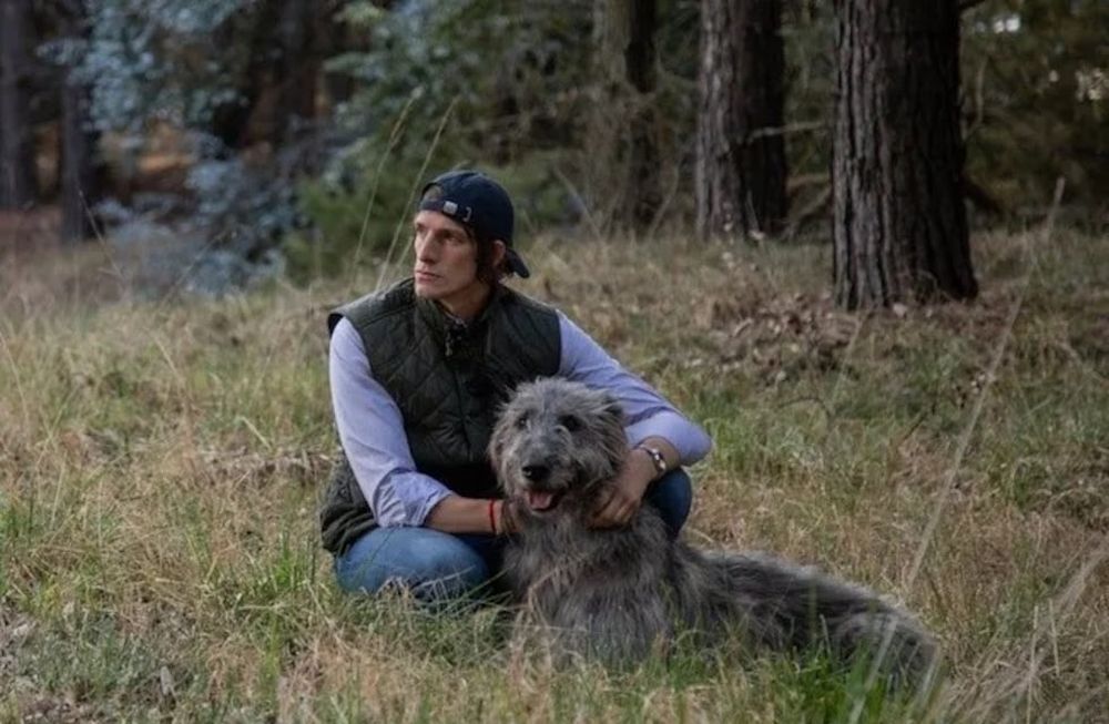 La foto de Iván de Pineda con su perro gigante hace estragos en las redes