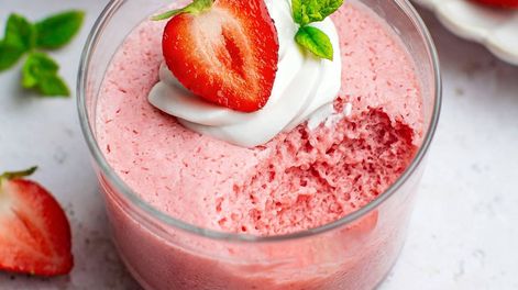 mousse keto de frutilla: la receta sin azucar con solo 4 ingredientes faciles de conseguir en la cocina de casa