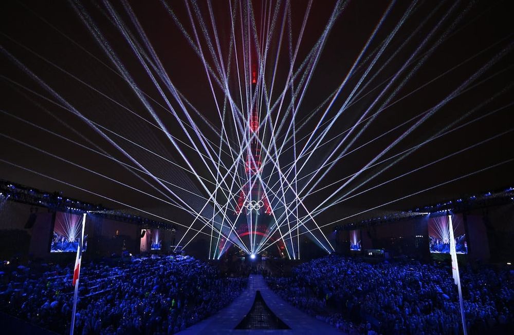 Vista general del espectáculo de luces en la Torre Eiffel durante la ceremonia inaugural de los Juegos Olímpicos de París 2024, en París, Francia Foto: EFE/EPA/Joel Marklund