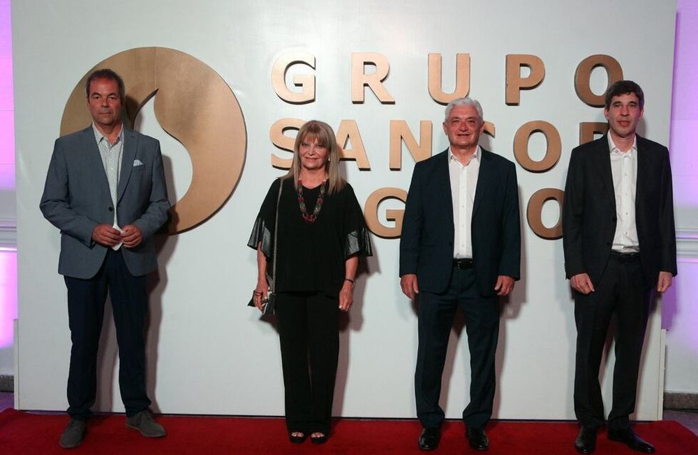 El Presidente de Prevención ART, Gustavo Badosa; el Presidente de SANCOR Seguros Alfredo Panella, junto a su esposa (centro) y el CEO del Grupo Sancor Seguros, Alejandro Simón.