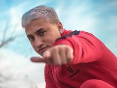 Yao Cabrera es un youtuber e influencer nacido en Uruguay, pero en la actualidad vive en Argentina.